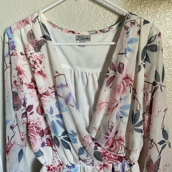 J for Justify Floral Romper 🌸 - Picture 5 of 6